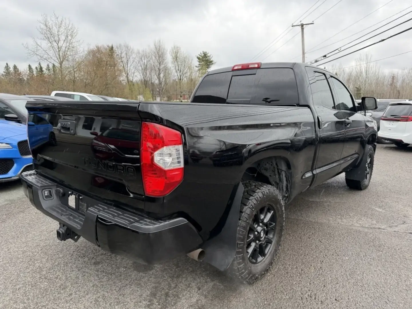 Toyota Tundra V8 5.7L 4X4 ALL BLACK!, снимка 3 - Автомобили и джипове - 54837190