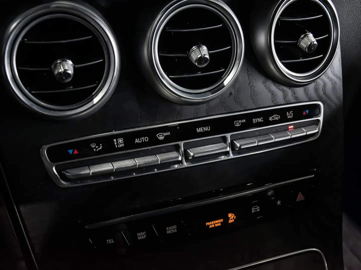 Mercedes-Benz GLC 300 4MATIC COUPE ЦЕНА ДО БЪЛГАРИЯ АВТОКРЕДИТ, снимка 15 - Автомобили и джипове - 56006750