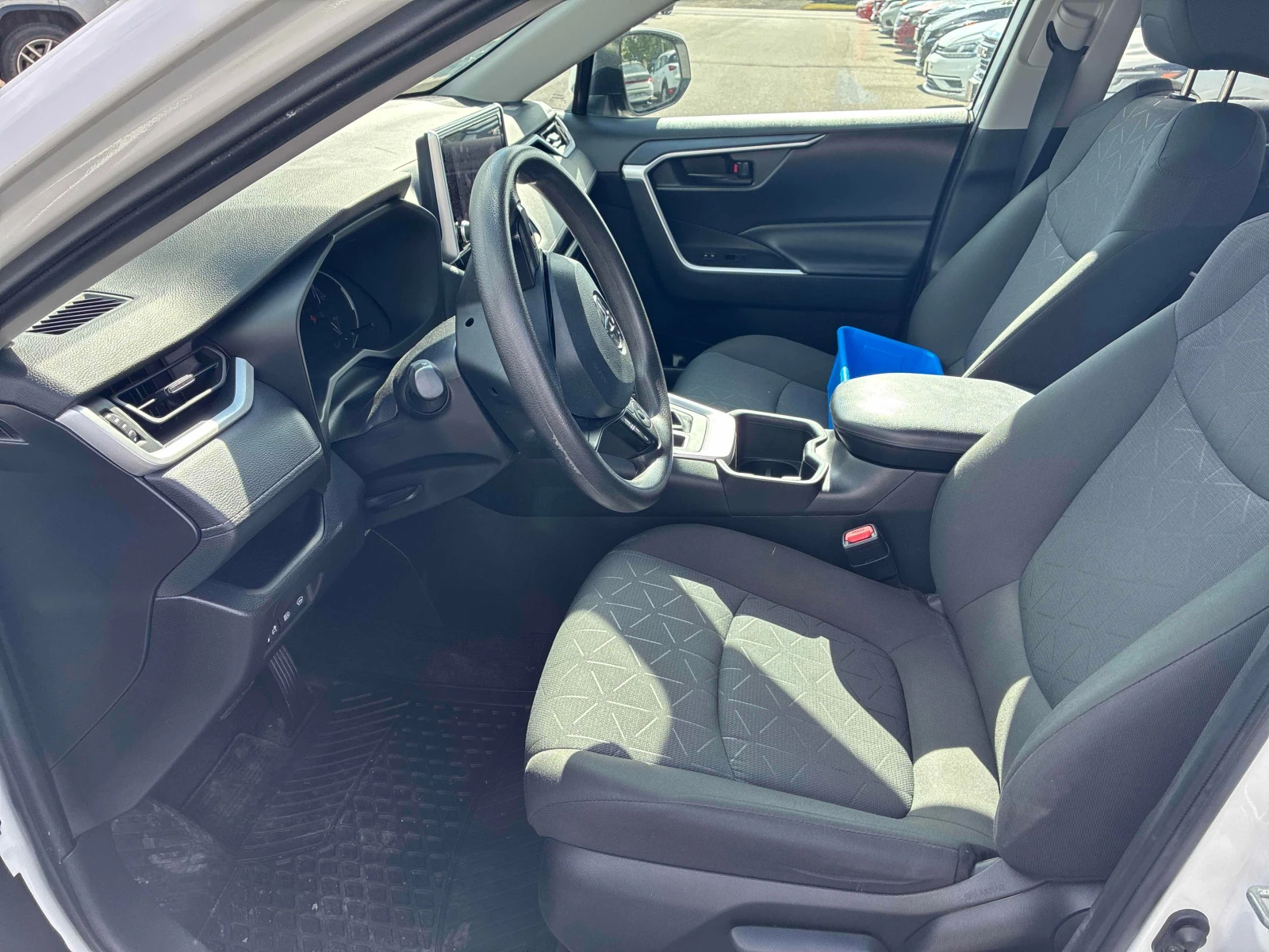 Toyota Rav4 * LE * CARFAX * ОПЦИЯ ЗА ФИНАНСИРАНЕ, снимка 5 - Автомобили и джипове - 56117172