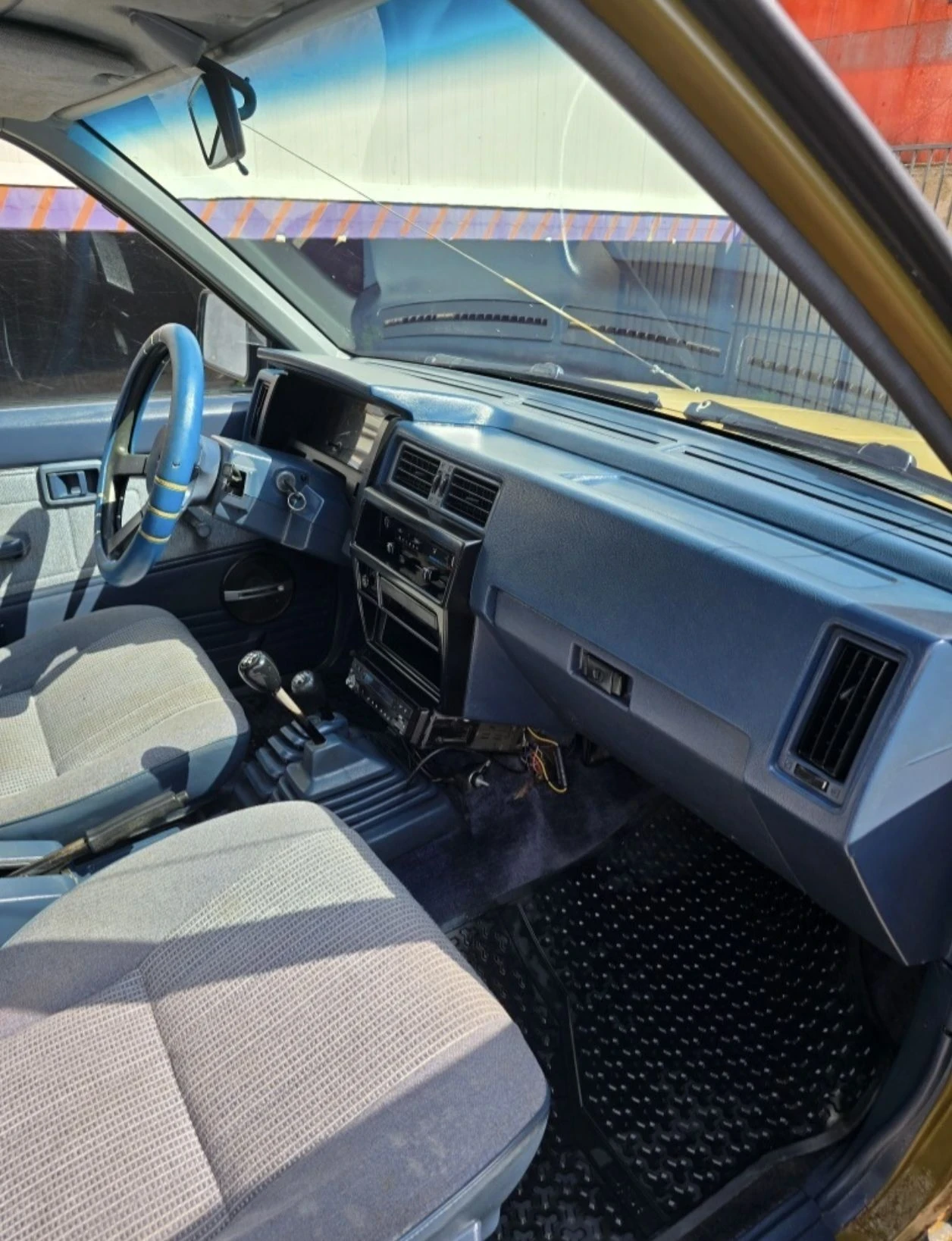 Nissan Terrano 2.4, снимка 10 - Автомобили и джипове - 56601818