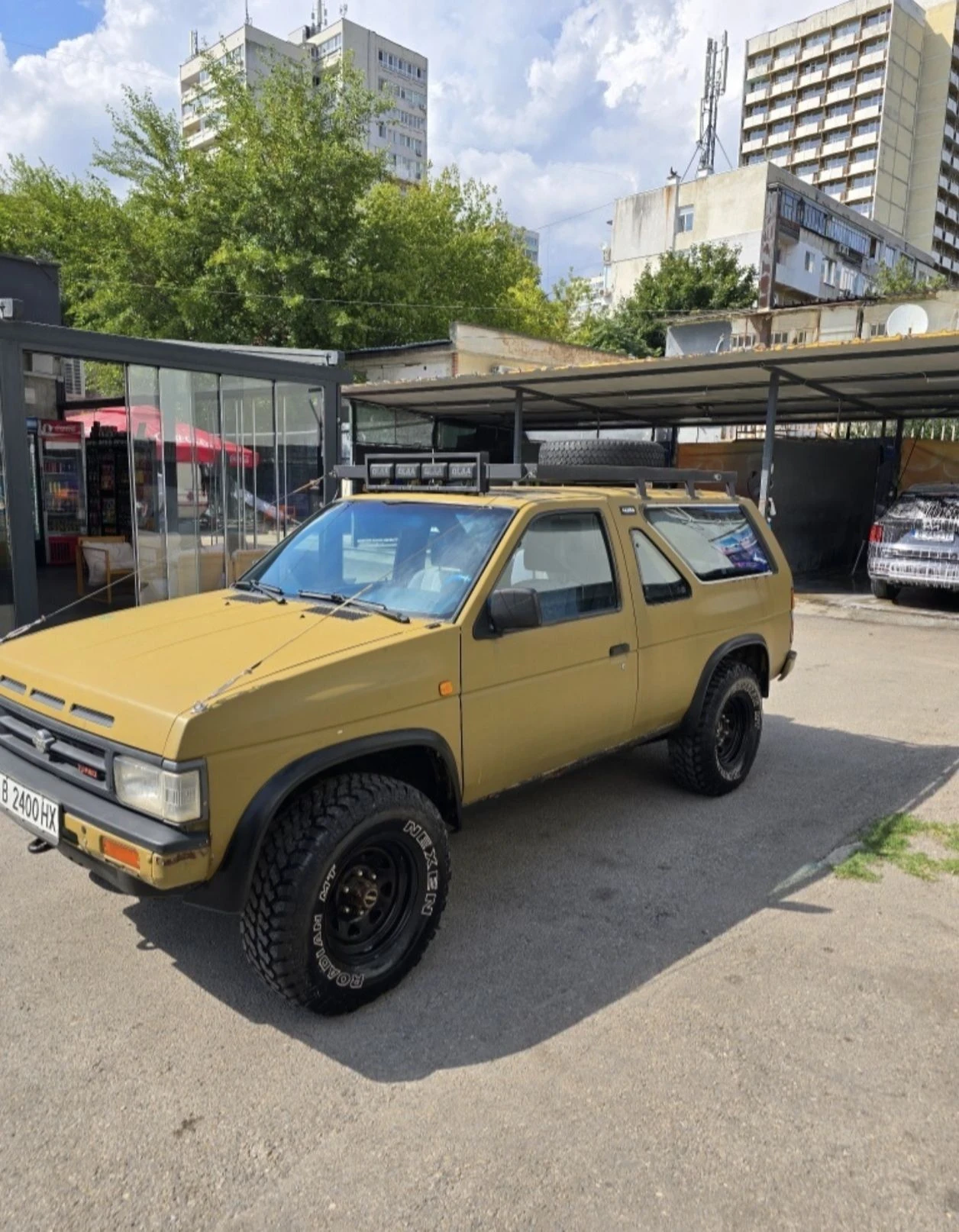Nissan Terrano 2.4, снимка 2 - Автомобили и джипове - 56601818