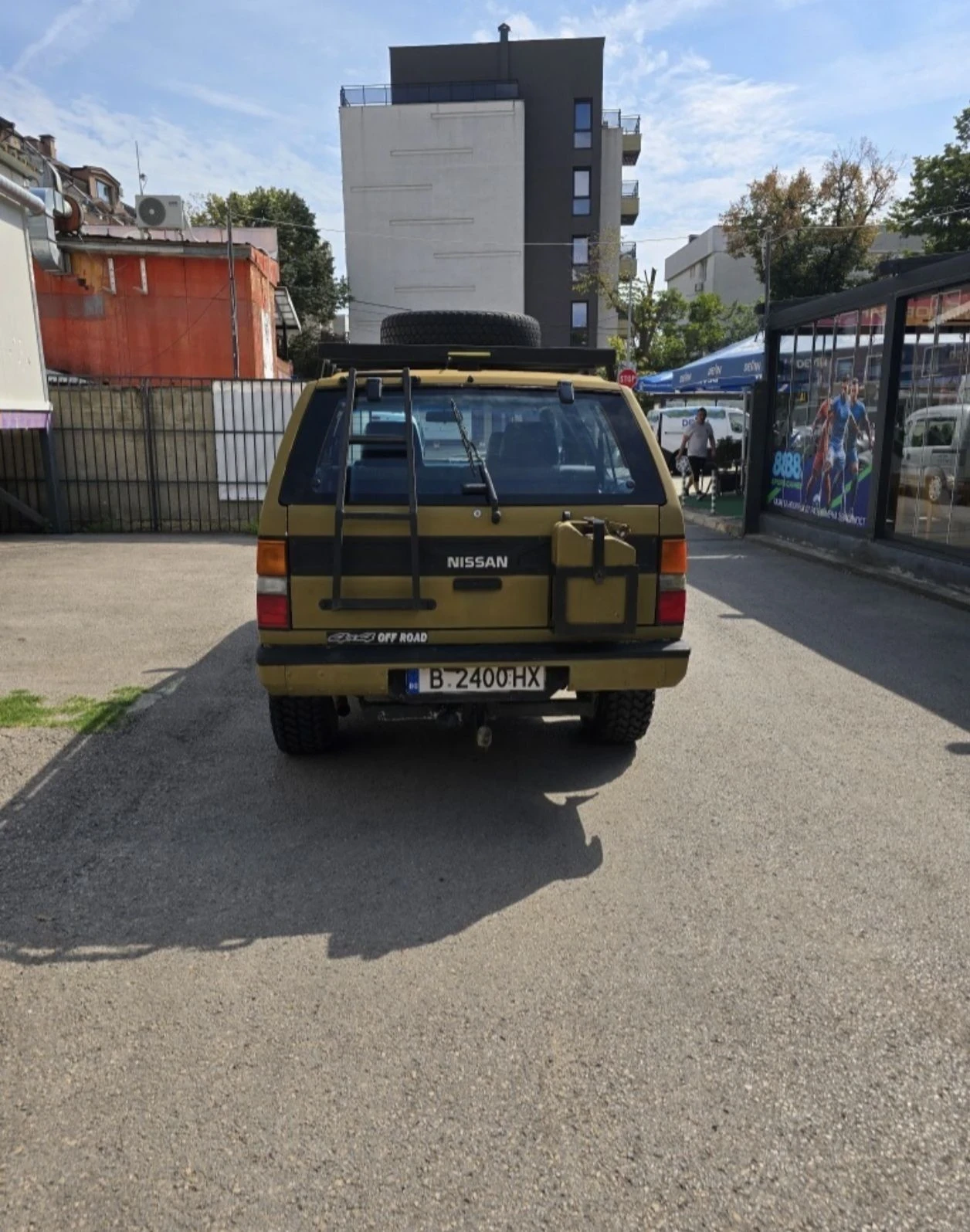 Nissan Terrano 2.4, снимка 4 - Автомобили и джипове - 56601818