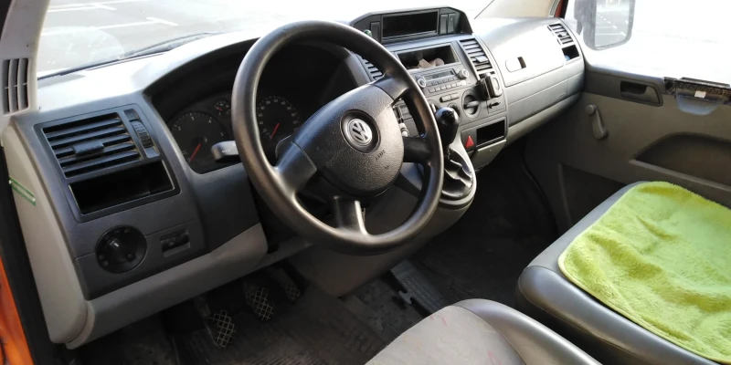 VW T5 1.9tdi товаропътнически климат. 4вр., снимка 9 - Бусове и автобуси - 48062744