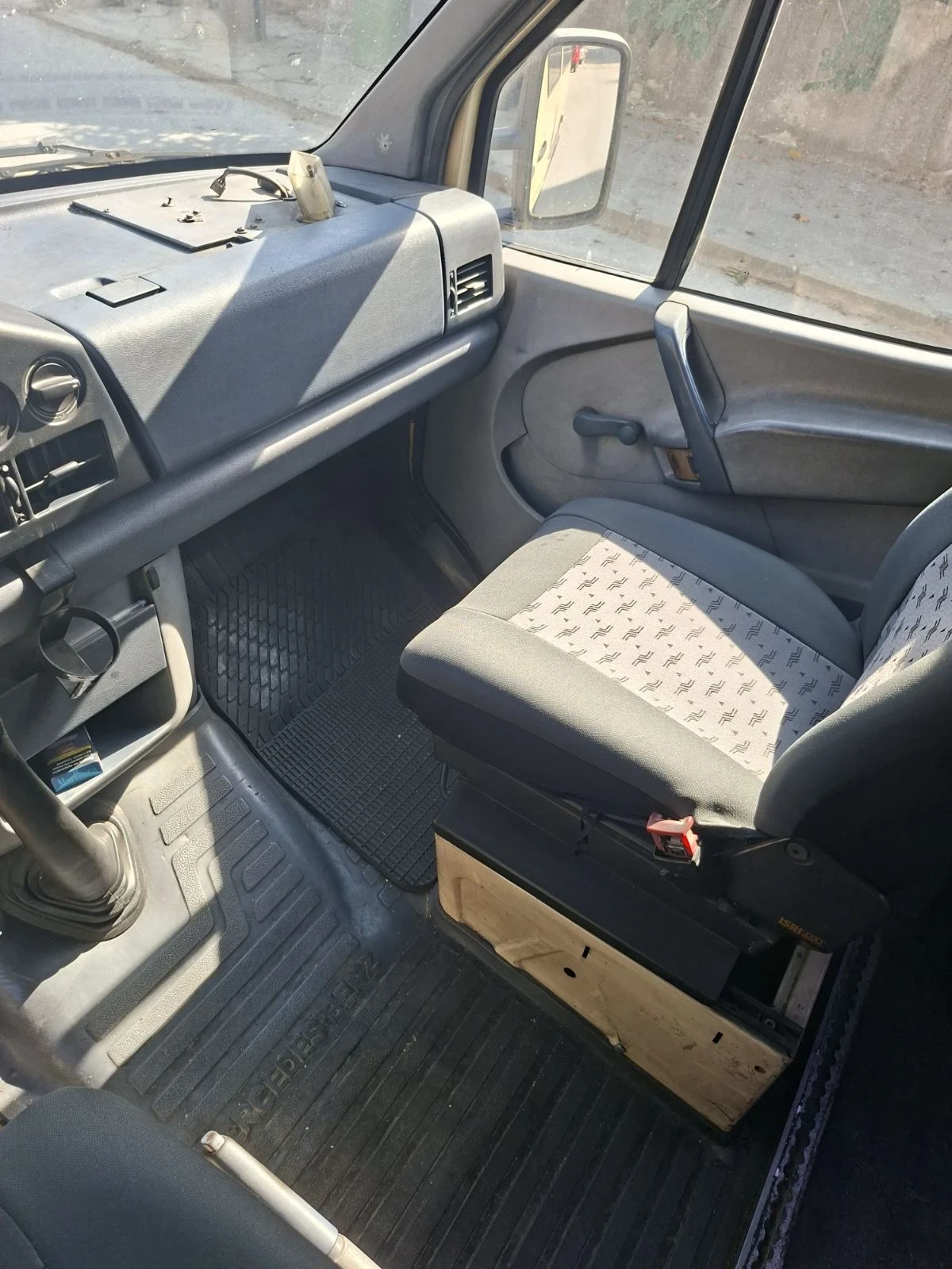 Mercedes-Benz 208, снимка 9 - Бусове и автобуси - 55981610