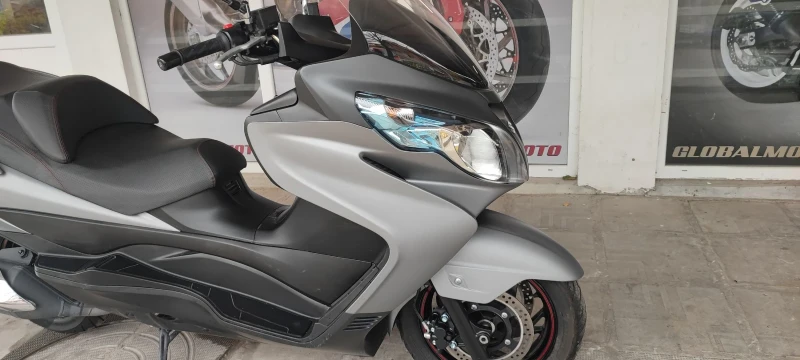 Suzuki Burgman 19000км, снимка 4 - Мотоциклети и мототехника - 52307468
