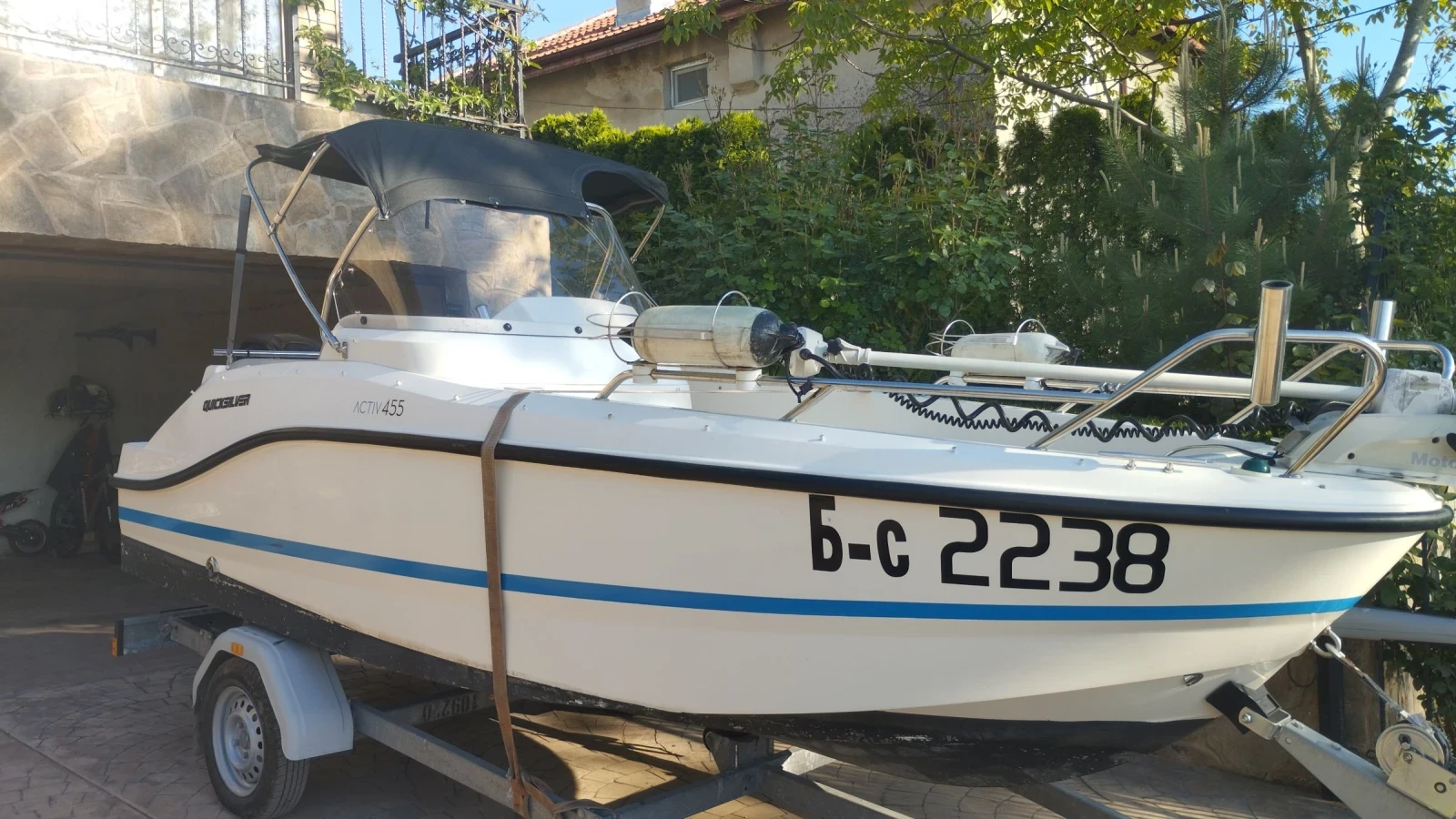 Моторна яхта Quicksilver active open 455