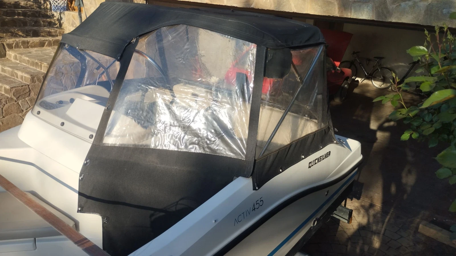 Моторна яхта Quicksilver active open 455, снимка 11 - Воден транспорт - 54457067