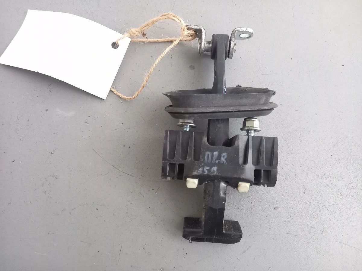 Панта ограничителна предна дясна Алфа Ромео 159 (м)