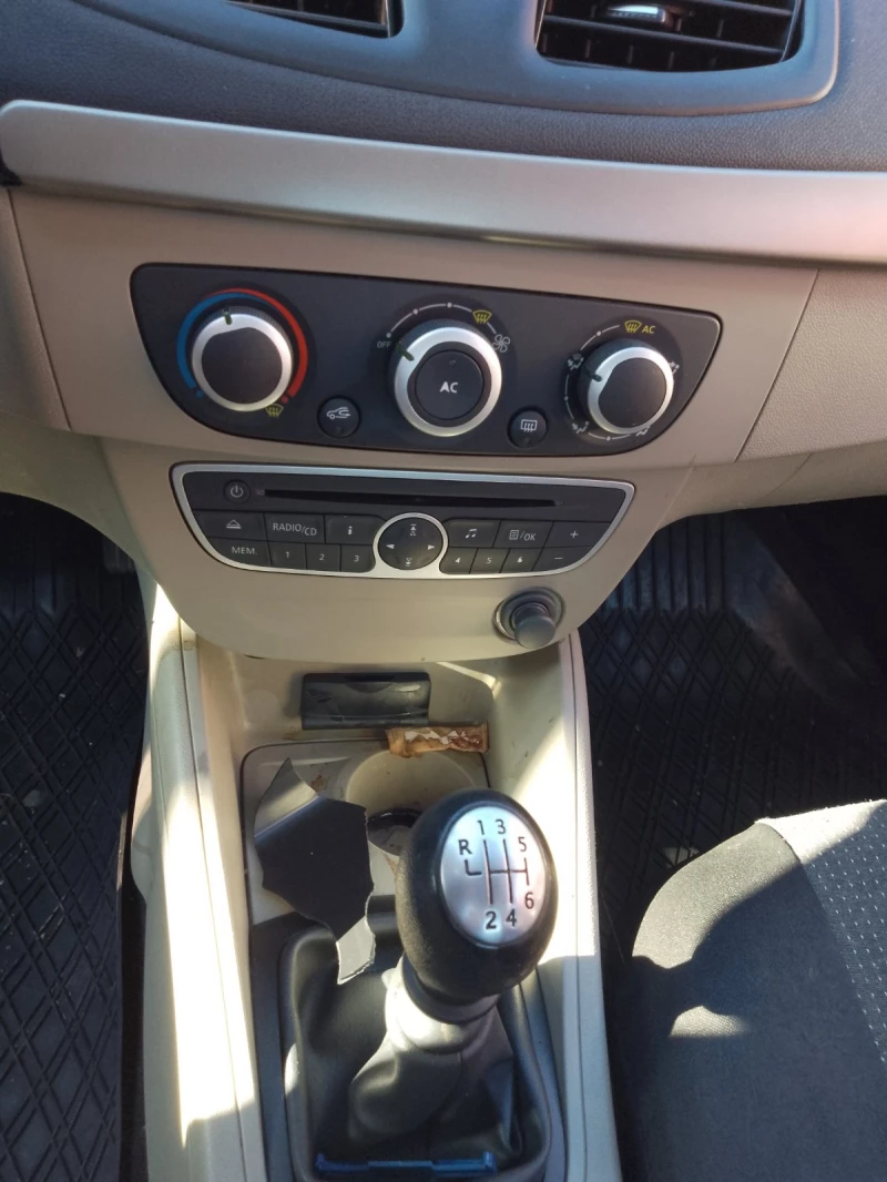 Renault Fluence 1.5dci, снимка 10 - Автомобили и джипове - 52446177