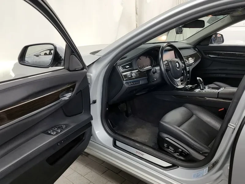 BMW 730 xDrive, снимка 10 - Автомобили и джипове - 55349339