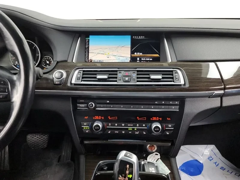 BMW 730 xDrive, снимка 14 - Автомобили и джипове - 55349339