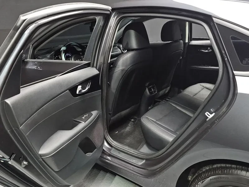 Kia K3 1.6 PRESTIGE, снимка 12 - Автомобили и джипове - 55559085