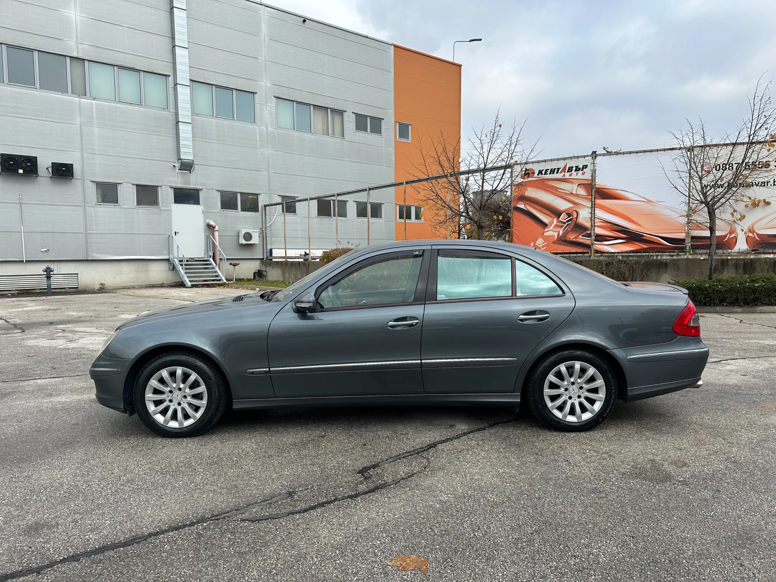 Mercedes-Benz E 200 i Фабричен метан/Facelift - изображение 2