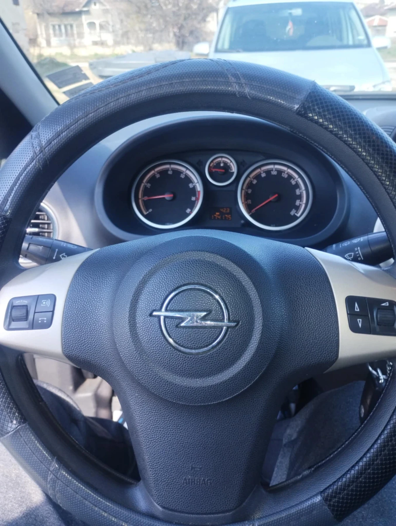 Opel Corsa 1.4 - изображение 8