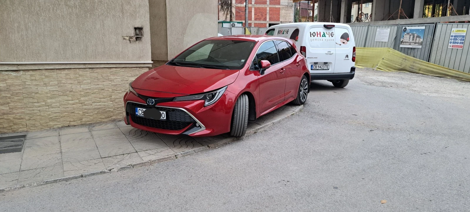 Toyota Corolla HIBRID LUXURY - изображение 2