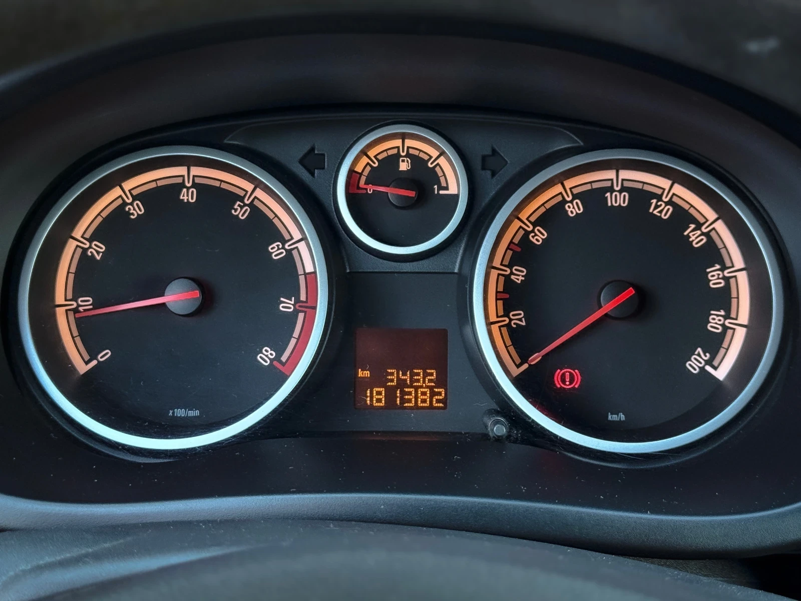 Opel Corsa 1.2* КЛИМА* РЕГИСТРИРАНА* ОБСЛУЖЕНА, снимка 9 - Автомобили и джипове - 54990889