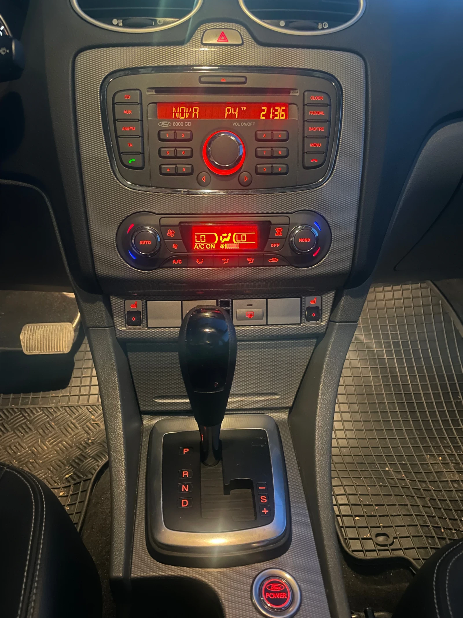 Ford Focus 2.0 i, снимка 9 - Автомобили и джипове - 55567891