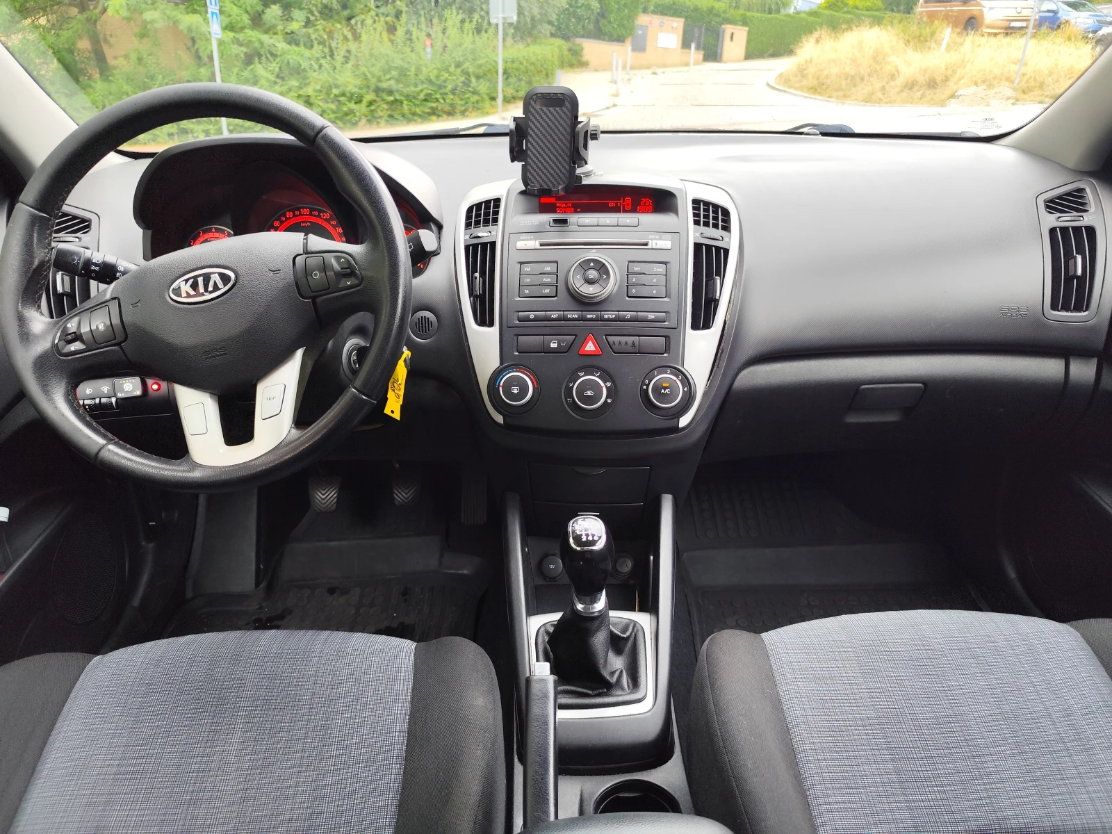 Kia Ceed 1.6 LPG, снимка 11 - Автомобили и джипове - 55574311