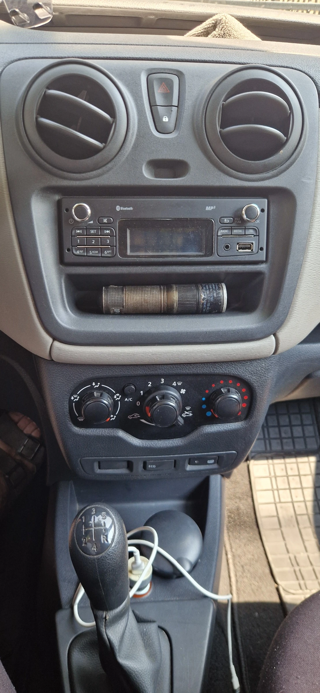 Dacia Dokker, снимка 14 - Автомобили и джипове - 56496088