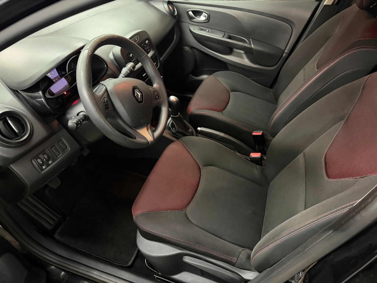 Renault Clio 1.2, снимка 7 - Автомобили и джипове - 56348561