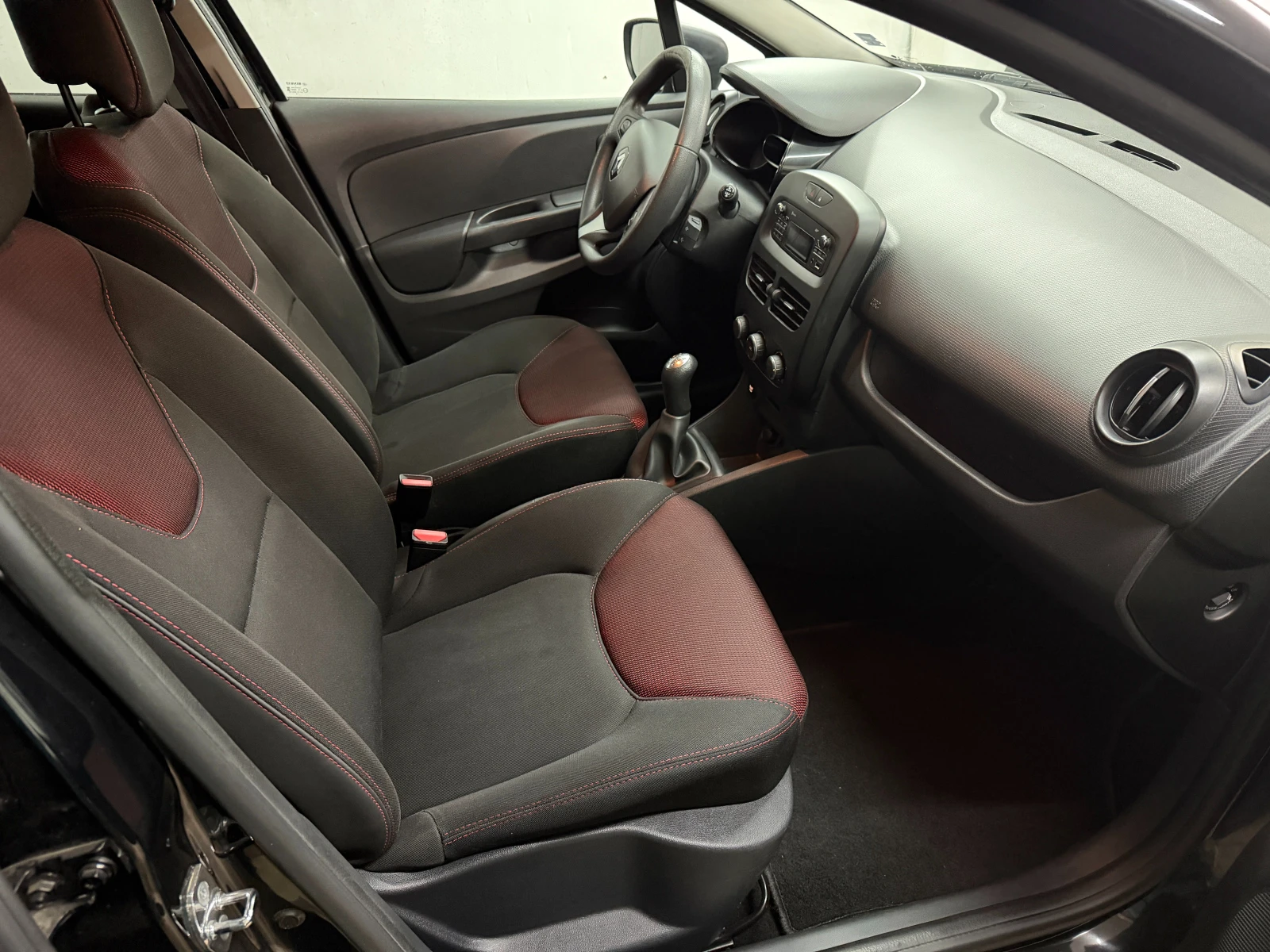 Renault Clio 1.2, снимка 8 - Автомобили и джипове - 56348561