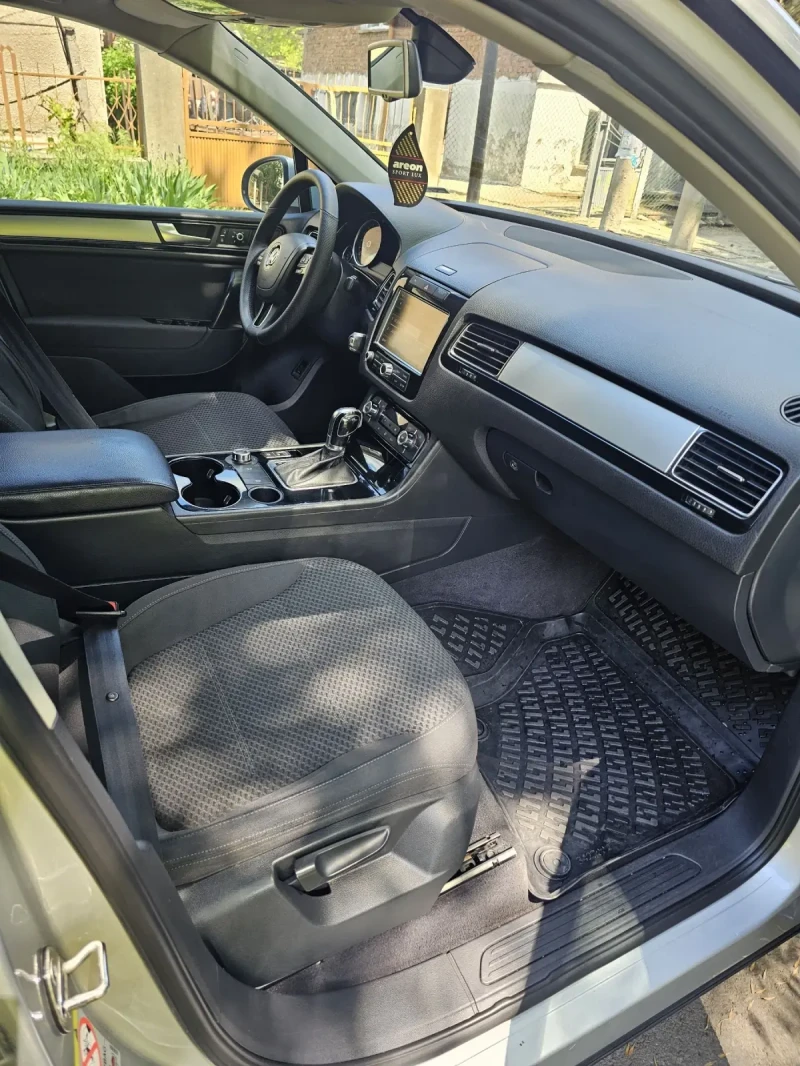 VW Touareg 3000 TDI 240 к.с, снимка 10 - Автомобили и джипове - 50067077
