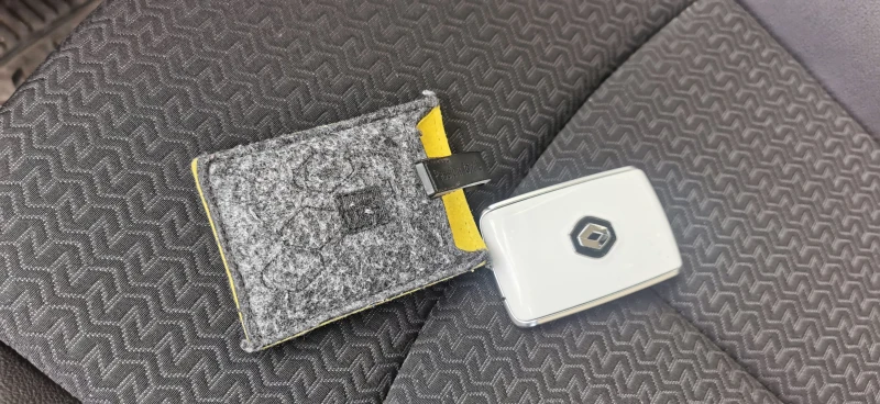 Renault Kadjar 1.6 DCI; 4x4, снимка 8 - Автомобили и джипове - 52460341