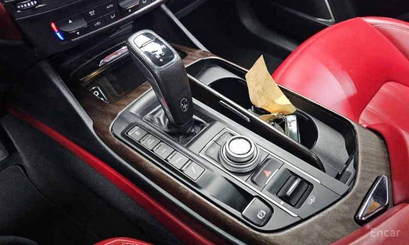 Maserati Levante, снимка 9 - Автомобили и джипове - 53273053