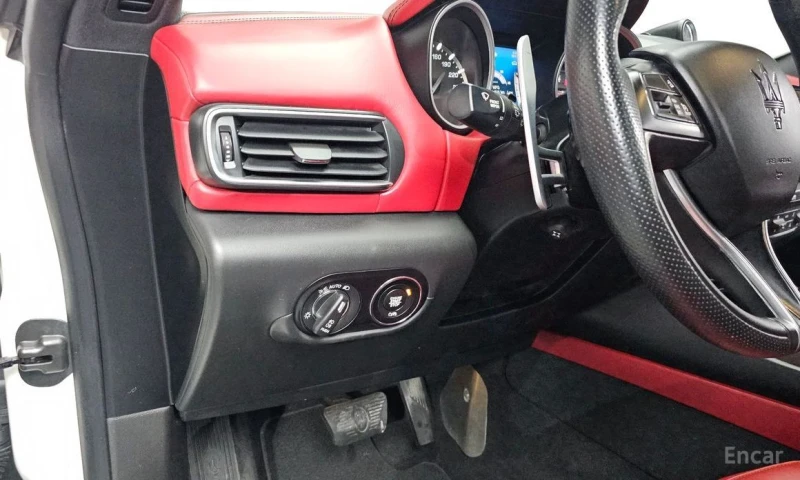 Maserati Levante, снимка 13 - Автомобили и джипове - 53273053