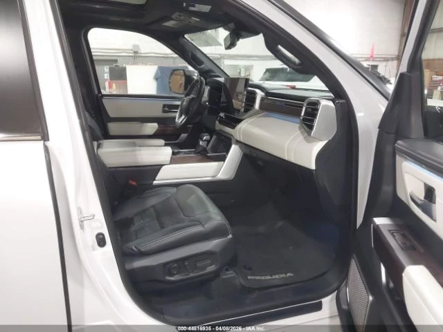 Toyota Sequoia SR5 4WD (Natl), снимка 6 - Автомобили и джипове - 54679588