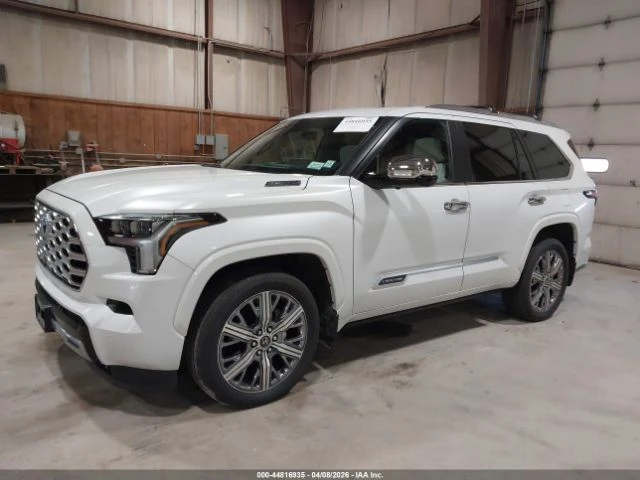 Toyota Sequoia SR5 4WD (Natl), снимка 2 - Автомобили и джипове - 54679588