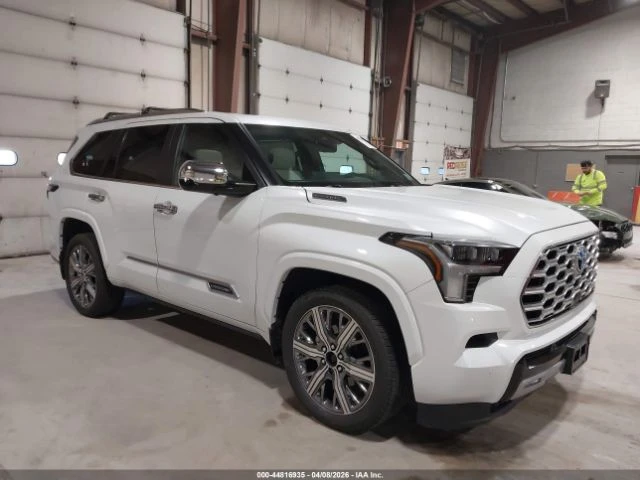 Toyota Sequoia SR5 4WD (Natl)