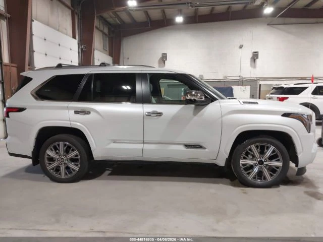 Toyota Sequoia SR5 4WD (Natl), снимка 10 - Автомобили и джипове - 54679588