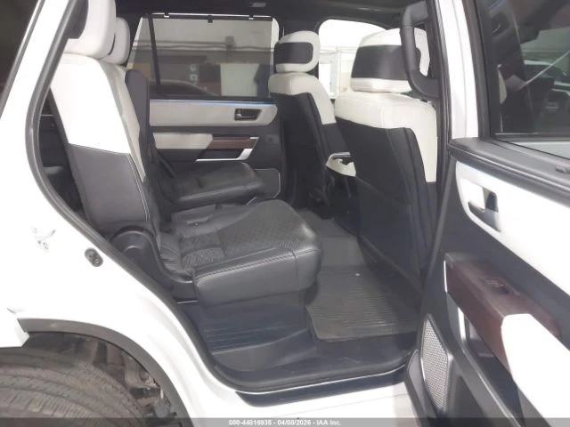Toyota Sequoia SR5 4WD (Natl), снимка 7 - Автомобили и джипове - 54679588