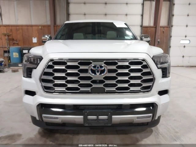 Toyota Sequoia SR5 4WD (Natl), снимка 9 - Автомобили и джипове - 54679588