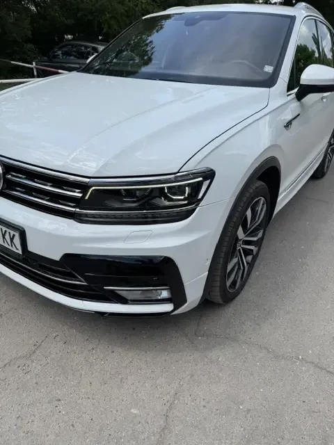 VW Tiguan R-Line, снимка 6 - Автомобили и джипове - 54980644