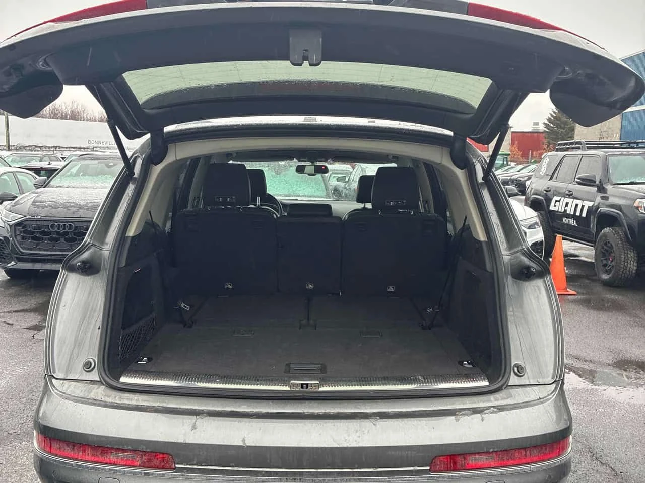 Audi Q7 * 3.0T Technik * CARFAX * ПАНОРАМА * KEYLESS * , снимка 14 - Автомобили и джипове - 54047348