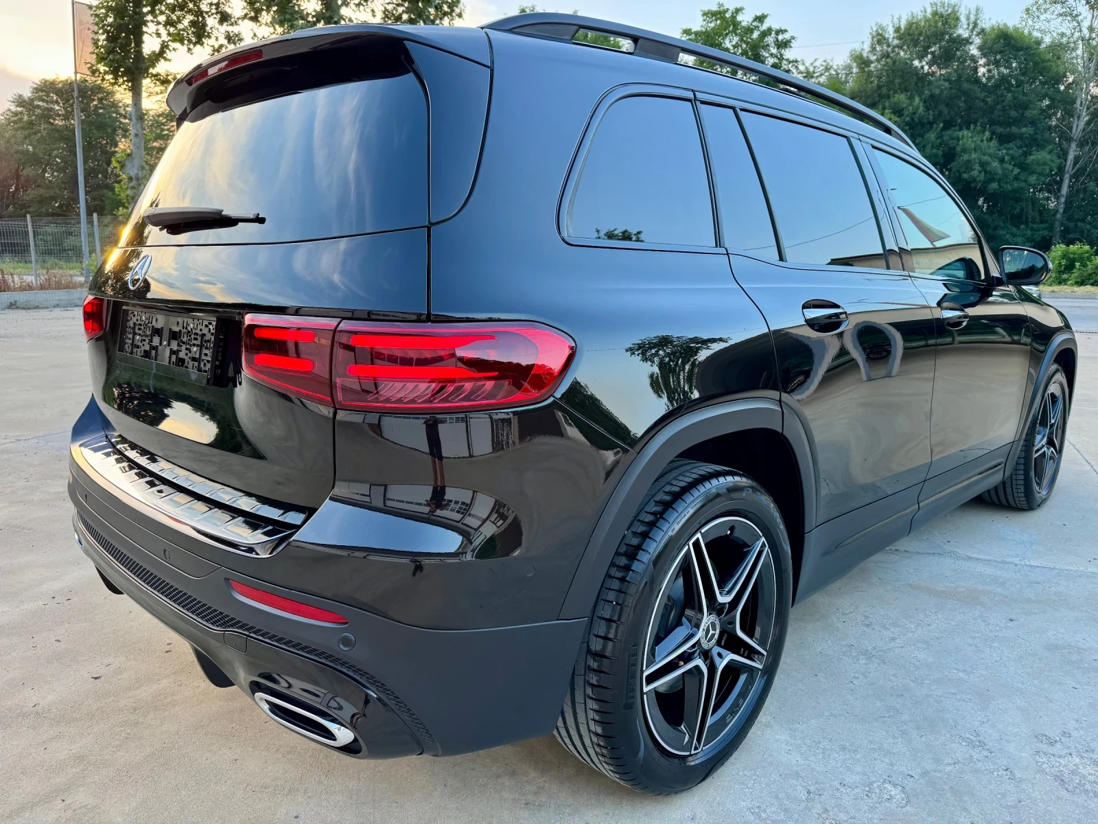 Mercedes-Benz GLB * 220d* FACE* 4-Matic* AMG* FULL-MAX* TOP* , снимка 7 - Автомобили и джипове - 54991116