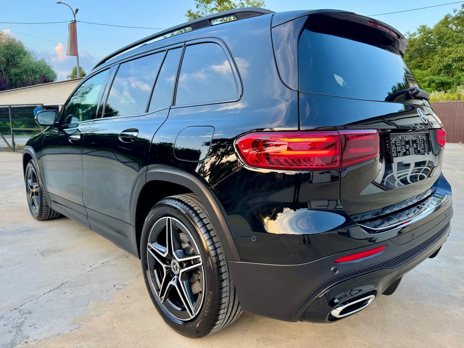 Mercedes-Benz GLB * 220d* FACE* 4-Matic* AMG* FULL-MAX* TOP* , снимка 5 - Автомобили и джипове - 54991116