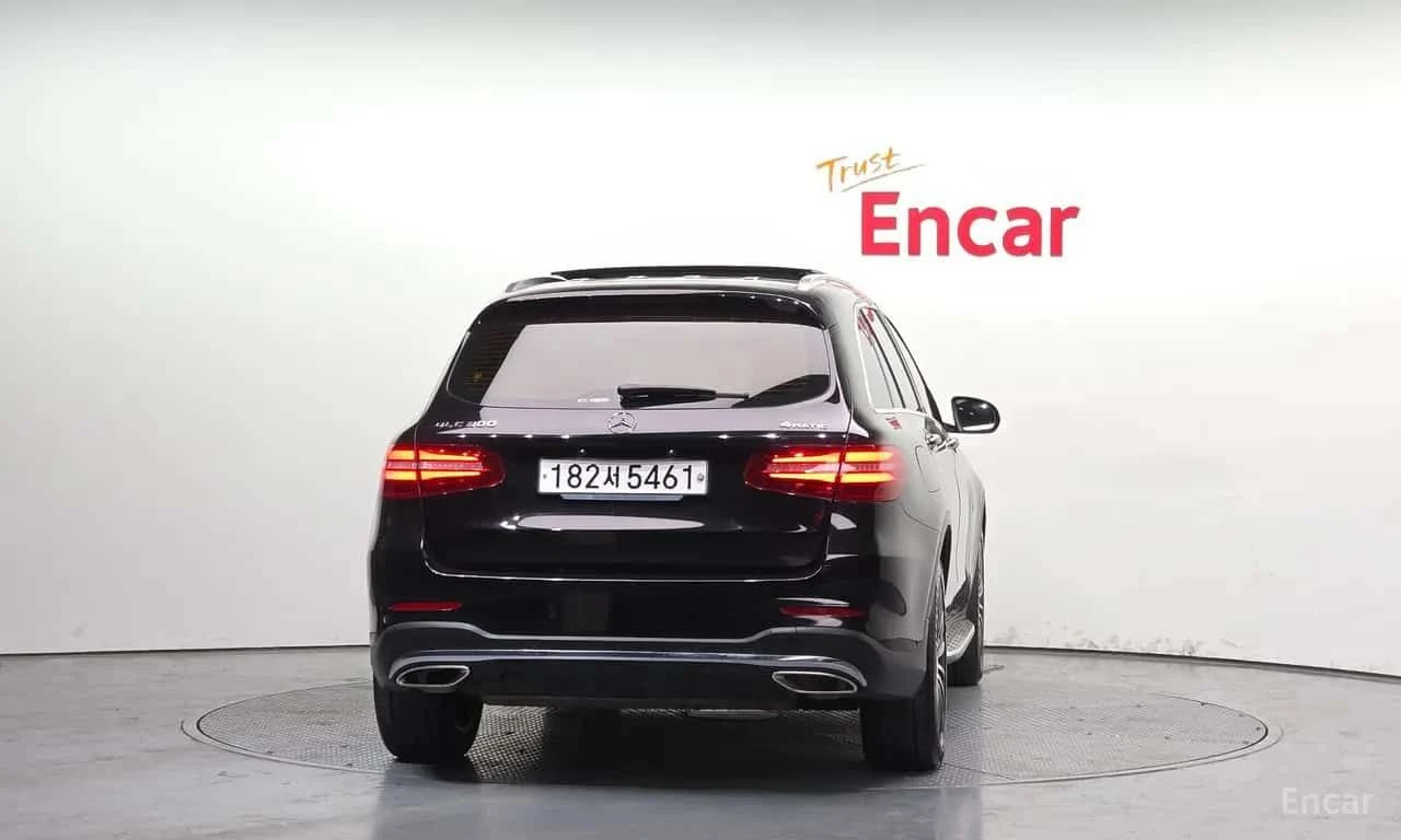 Mercedes-Benz GLC 300 * 4MATIC AMG Line * ОПЦИЯ ЗА ФИНАНСИРАНЕ, снимка 4 - Автомобили и джипове - 55569432