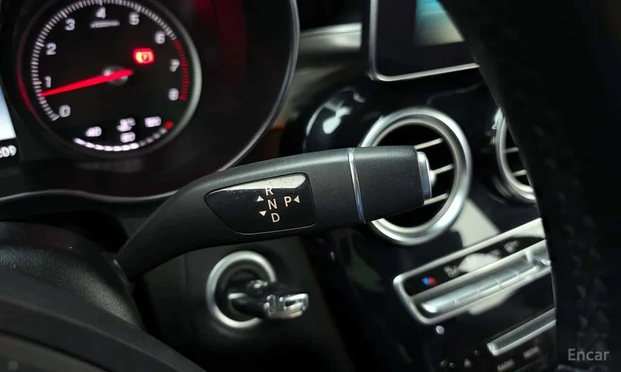 Mercedes-Benz GLC 300 * 4MATIC AMG Line * ОПЦИЯ ЗА ФИНАНСИРАНЕ, снимка 9 - Автомобили и джипове - 55569432