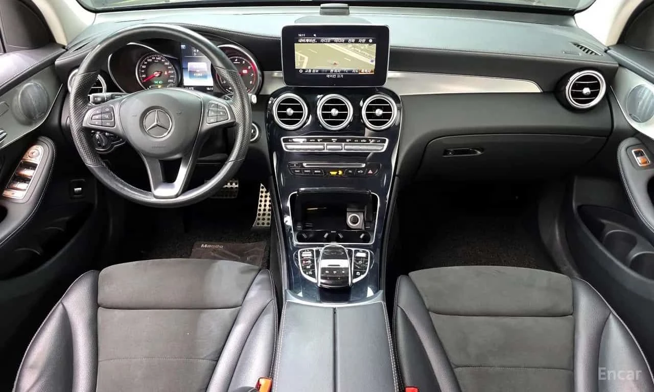 Mercedes-Benz GLC 300 * 4MATIC AMG Line * ОПЦИЯ ЗА ФИНАНСИРАНЕ, снимка 7 - Автомобили и джипове - 55569432