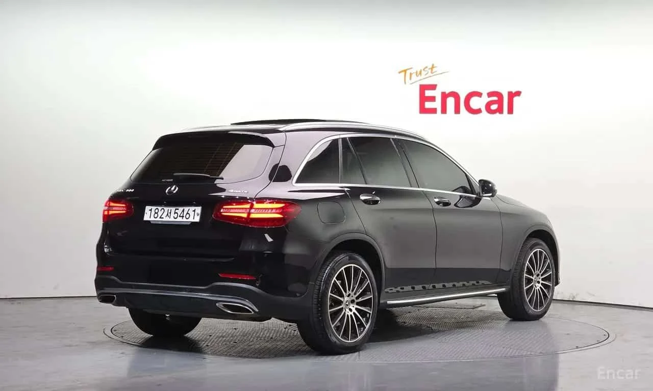 Mercedes-Benz GLC 300 * 4MATIC AMG Line * ОПЦИЯ ЗА ФИНАНСИРАНЕ, снимка 2 - Автомобили и джипове - 55569432