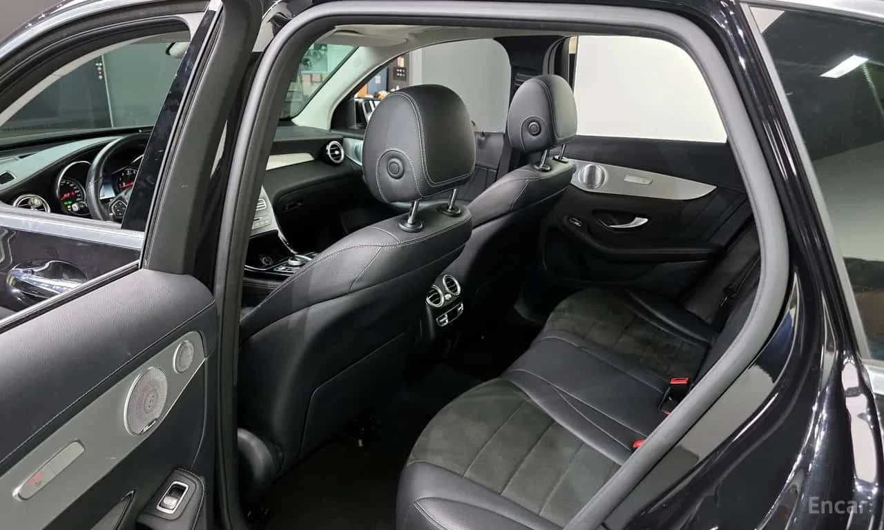 Mercedes-Benz GLC 300 * 4MATIC AMG Line * ОПЦИЯ ЗА ФИНАНСИРАНЕ, снимка 11 - Автомобили и джипове - 55569432