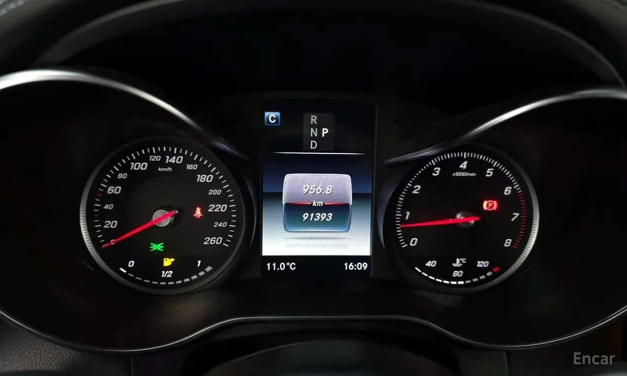 Mercedes-Benz GLC 300 * 4MATIC AMG Line * ОПЦИЯ ЗА ФИНАНСИРАНЕ, снимка 8 - Автомобили и джипове - 55569432