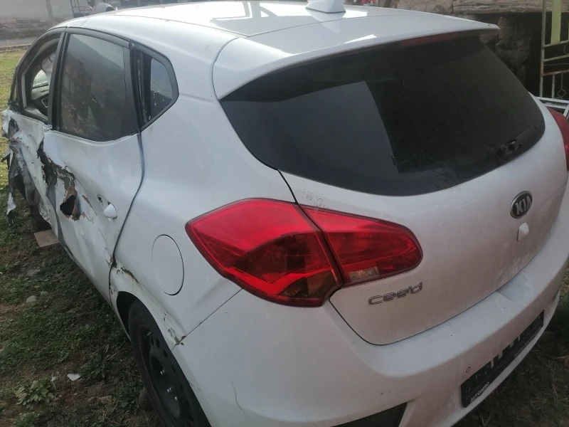 Kia Ceed, снимка 5 - Автомобили и джипове - 47232724