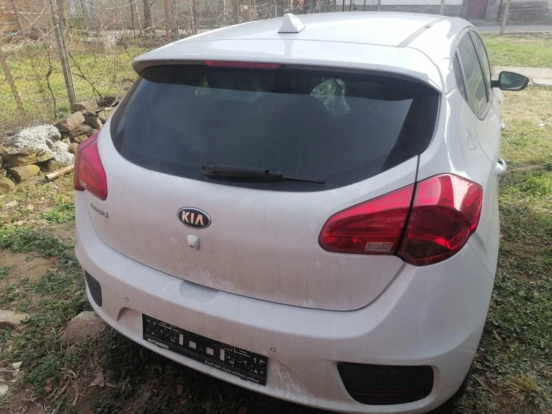 Kia Ceed, снимка 6 - Автомобили и джипове - 47232724