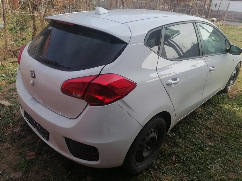 Kia Ceed, снимка 7 - Автомобили и джипове - 47232724