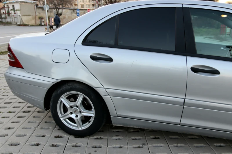 Mercedes-Benz C 220, снимка 5 - Автомобили и джипове - 48743489