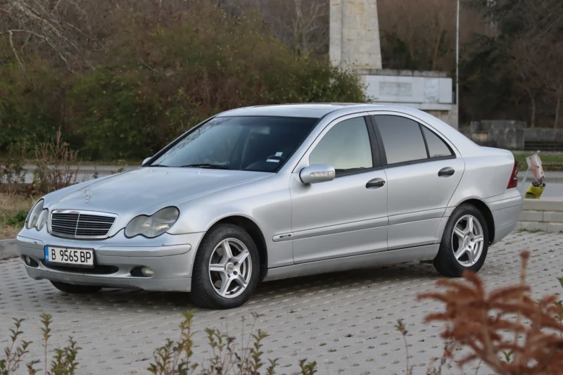 Mercedes-Benz C 220, снимка 11 - Автомобили и джипове - 48743489